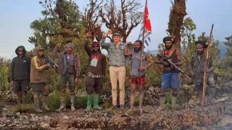 Photos: Separatists from a Wild Tribe in Indonesia Take New Zealand Pilot Hostage