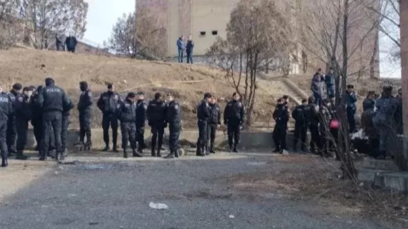 ՀՀ աշխատանքի և սոցիալական հարցերի նախարարությանը հորդորը` ՊՆ նախկին վարչական համալիրի բնակիչներին