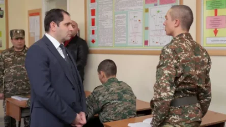 Սուրեն Պապիկյանը անակնկալ այցելել է Վ. Սարգսյանի անվան ռազմական համալսարան