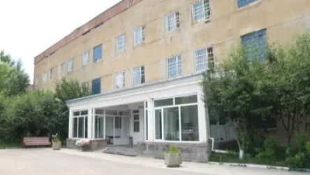 Վարդենիսի Նյարդահոգեբանական տուն-ինտերնատի մի խումբ աշխատակիցներն այս պահին բողոքի ցույց են անում