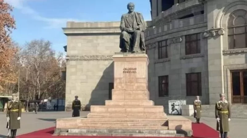 «Սպարապետ Թումանյան». հայ օգտատերերը քննարկում են Թումանյանի արձանի մոտ Պատվո պահակախումբ կանգնեցնելու որոշումը