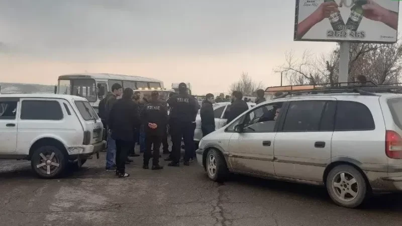 Զոհված զինվորի հարազատները փակել են Գյումրի-Երևան ճանապարհը. ինչ են պահանջում