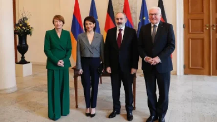 ԼՈՒՍԱՆԿԱՐՆԵՐ. Վարչապետն ու կինը հանդիպել են ԳԴՀ նախագահի և նրա տիկնոջ հետ