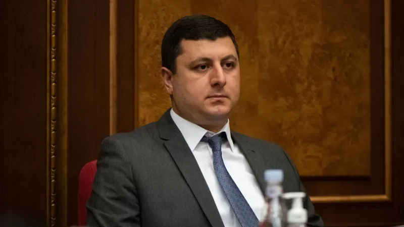 «Որոշակի պարբերականությամբ կրակահերթեր հնչում են». Աբրահամյան