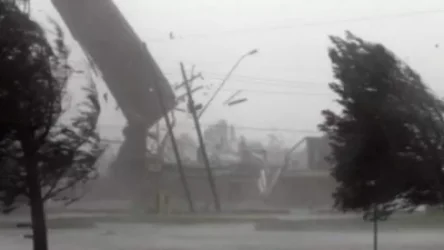 ՏԵՍԱՆՅՈՒԹ․ Արմավիրում ուժգին քամին տանիքը գետնին է տապալել