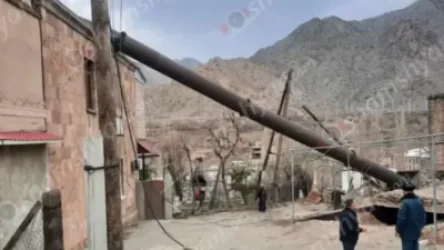 Մեղրիում ուժեղ քամու հետևանքով կաթսայատան խողովակը պոկվել ու ընկել է բնակելի շենքի տանիքի վրա․ ԶԼՄ