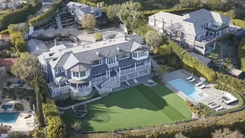 PHOTOS: Jay Lo and Ben Affleck Prepare to Buy This Luxurious $64 Million Mansion
