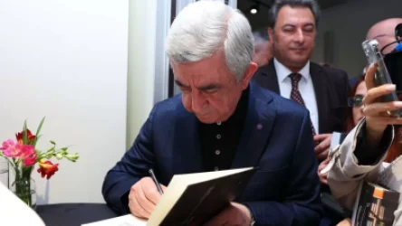 ԼՈՒՍԱՆԿԱՐՆԵՐ. Ովքեր էին ներկա Սերժ Սարգսյանի «Բանակցային առաջնագծում» ժողովածուի շնորհանդեսին