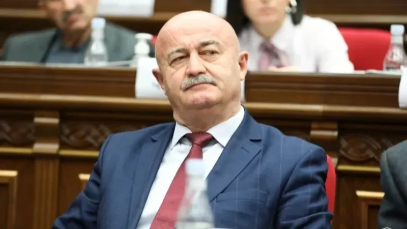 Պատգամավոր Հովիկ Աղազարյանը որոշել է մինչև վերջ պայքարել փողոցային առևտրի դեմ. Հրապարակ