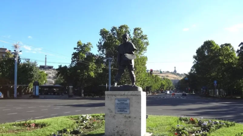 Ֆրանսիայի հրապարակի կենտրոնում կտեղադրվի Շառլ Ազնավուրի արձանը. իսկ որտեղ կտեղափոխվի Ռոդենի քանդակը