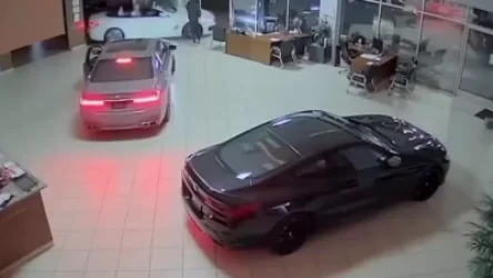 ՏԵՍԱՆՅՈՒԹ. Ինչպես են մի խումբ անձինք գողանում ավտոսրահի մեքենաները. Հյուսիսային Կարոլինա