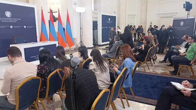 PHOTOS: Preparing for the Prime Minister's Press Conference