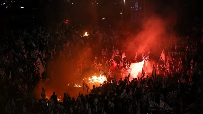 Իսրայելը սկսում է բանակցություններ իրավական բարեփոխումների շուրջ, որոնք զանգվածային բողոքի ցույցեր են առաջացրել