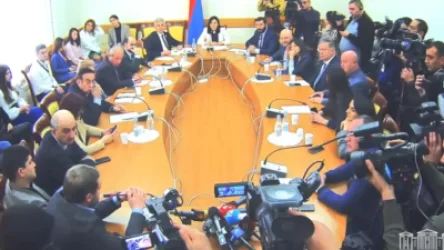 ՏԵՍԱՆՅՈՒԹ. «Հավաքեք ձեր թեկնածուին». արտահերթ նիստում իրավիճակը լարվեց