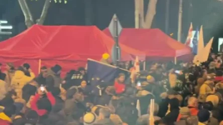 ՏԵՍԱՆՅՈՒԹ. Բարիկադներ, վրաններ Թբիլիսիում. Զուրաբիշվիլին հայտարարություն է արել