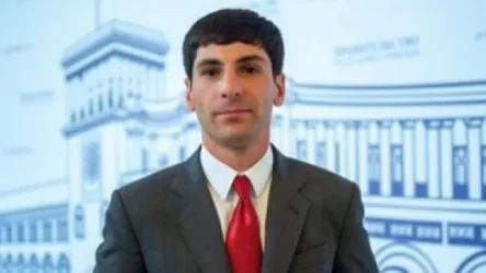 Գարիկ Սարգսյանը 1 րոպե ուշ պատասխանելու համար աշխատանքից ազատել է աշխատակազմի ղեկավարին