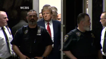 ՏԵՍԱՆՅՈՒԹ․ Դոնալդ Թրամփն արդեն դատարանի դահլիճում է․ նա դատարան է մտել «քարե դեմքով»․ ԶԼՄ-ներ