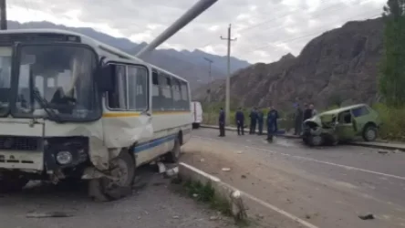 Քիչ առաջ խոշոր ավտովթար է տեղի ունեցել երթուղային ավտոբուսի մասնակցությամբ