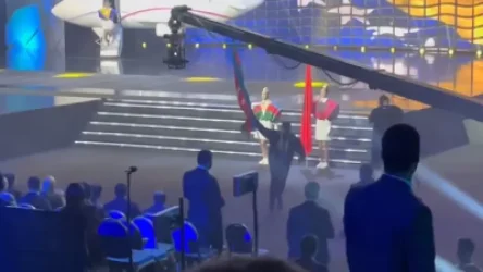 ՏԵՍԱՆՅՈՒԹ․ Հայ երիտասարդն այրեց Ադրբեջանի դրոշը և դուրս հանեց դահլիճից․ Ծանրամարտի ԵԱ