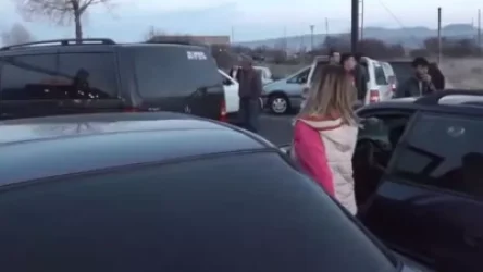 ՏԵՍԱՆՅՈՒԹ․ Ազատ գյուղի կացարանում զոհված զինծառայողների հարազատները փակել են Երևան-Սևան մայրուղին