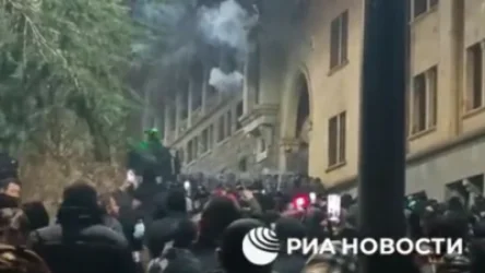 ՏԵՍԱՆՅՈՒԹ. Ցուցարարները ճայթրուկներ են նետում ուժայինների ուղղությամբ