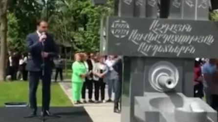 ⁣ՏԵՍԱՆՅՈՒԹ. «Դավաճա՛ն», «հեռացի՛ր». քաղաքացիները Ավինյանի ելույթի ժամանակ սուլել են