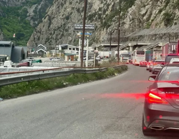 Վերին Լարսի անցակետում ավելի քան 1300 հայկական բեռնատար է կուտակվել