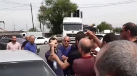 Կոստանյանն անդրադարձել է Արին Բերդի փողոցում տեղի ունեցած ակցիային