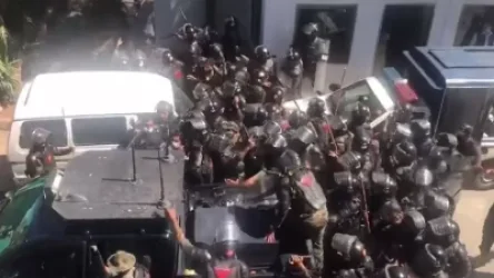 ՏԵՍԱՆՅՈՒԹ. Նվերների մասին տեղեկությունները թաքցրել է, վաճառել արժեքավոր իրեր. Պակիստանի վարչապետը ձերբակալված է