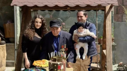 Պաշտպանության նախարարն այցելել է իր վետերան պապիկին