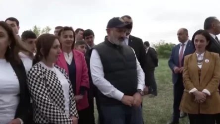 ՏԵՍԱՆՅՈՒԹ․ «Հիմա դու ուրիշ շոր չունե՞ս, չմրսեք, էրեխեք»․ վարչապետը Ներքին Բազմաբերդ գյուղում միջոցառման է մասնակցել