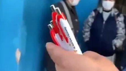 ՏԵՍԱՆՅՈՒԹ․ Էրդողանի կողմնակիցները գրիչներ են փորձել բաժանել ընտրատեղամասերից մեկում