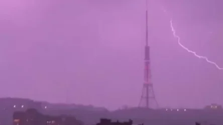 ՏԵՍԱՆՅՈՒԹ․ Ուժգին կայծակ Երևանում. այն հարվածել է հեռուստաաշտարակին