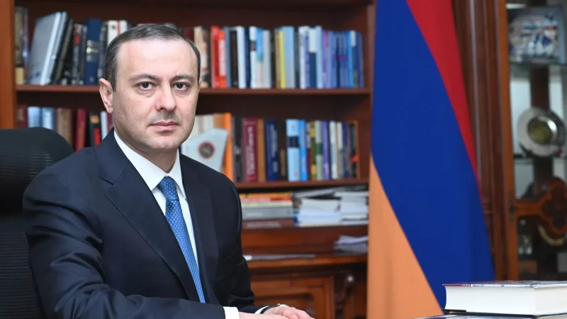 «Եթե «Զվարթնոցում» միայն ՌԴ սահմանապահներն էին նստած, այժմ նաև հայերն են»․ Գրիգորյան