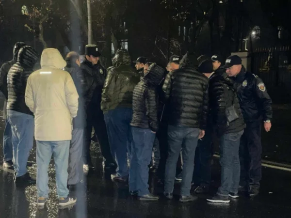 Սիմոնյանը հանդիպել է անհետ կորածների հարազատներին․ նրանք այժմ ԱԺ-ում են