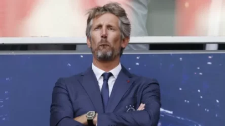 Մանչեսթեր Յունայթեդի լեգենդ Էդվին վան դեր Սարը վերակենդանացման բաժանմունքում է