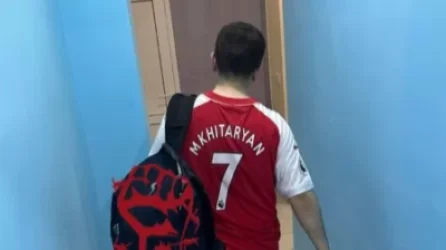 Բաքվի համալսարանների դասախոսը Մխիթարյանի մարզաշապիկն է հագել, նրա երկրպագուն է