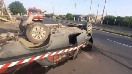 Էջմիածնում ավտոմեքենան բախվել է էլեկտրական սյանը և գլխիվայր շրջվել