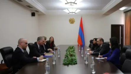 Լուի Բոնոն Հայաստան է եկել Ադրբեջանից և հանդիպել Արմեն Գրիգորյանի հետ