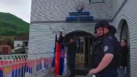 ՏԵՍԱՆՅՈՒԹ․ Կոսովոյի Զուբին Պոտոկ մունիցիպալիտետի վարչական շենքի սերբական դրոշը փոխարինվել է կոսովականով