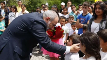 ՏԵՍԱՆՅՈՒԹ. «Որ ելույթով լիներ, հիմա սաղ հարցերը լուծված էին». Փաշինյանը Զարթոնք գյուղում է