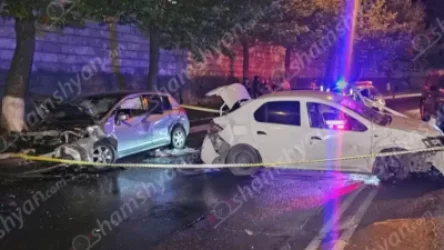 Խոշոր ավտովթար՝ Երևանում. Ռուբեն Հայրապետյանի տան մոտ մեքենաներ են բախվել․ ԶԼՄ