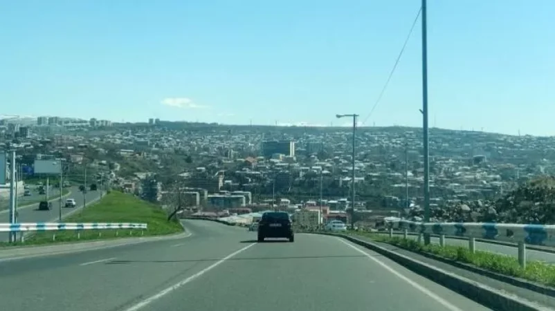 Գառնիի աշակերտների ավտոբուսը հարվածել է Ջրվեժի գերեզմանատան շիրմաքարերին․ կա վիրավոր. ԶԼՄ