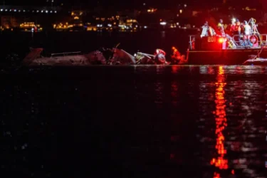 Դուրս են բերվել Վաշինգտոնում կործանված ինքնաթիռի սև արկղերը