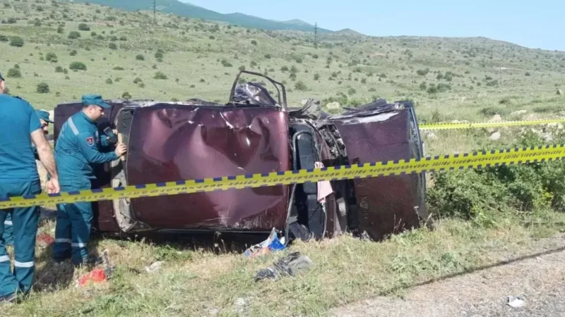 Accident Involving 'Infiniti' and 'VAZ' Cars Leaves 4 Injured