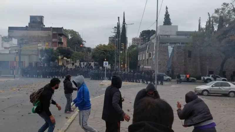 Դաժան բախումներ՝ Արգենտինայում․ կա 90-ից ավելի տուժած