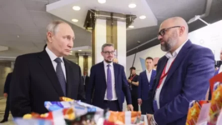 Պուտինը ցուցահանդեսում ցանկացել է փորձել սառը թեյ, բայց պարզվել է, որ այն մուլյաժ է