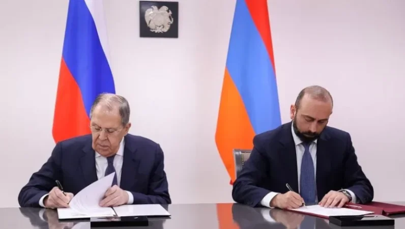 Նորմալ ապրում ենք, աշխարհը փուլ չի գալիս. Միրզոյանը՝ ՌԴ-ի հետ հարաբերությունների մասին