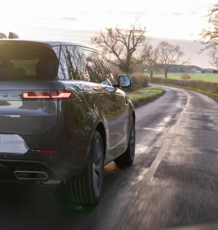 Պաշտոնյան չհայտարարագրված մեքենայով հատել է սահմանը