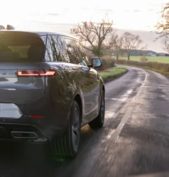 Պաշտոնյան չհայտարարագրված մեքենայով հատել է սահմանը